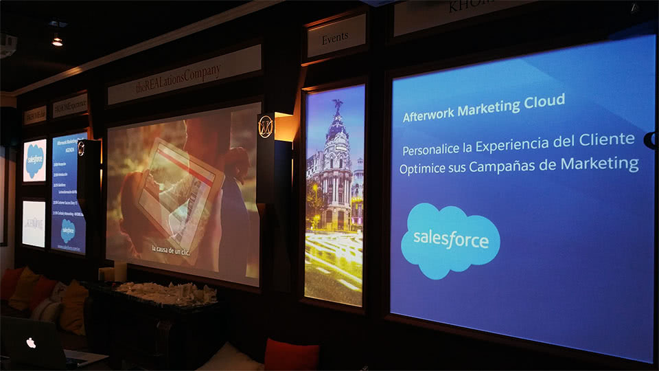 Salesforce, Pared Digital Corporativa con 3 proyectores en WELKHOME club